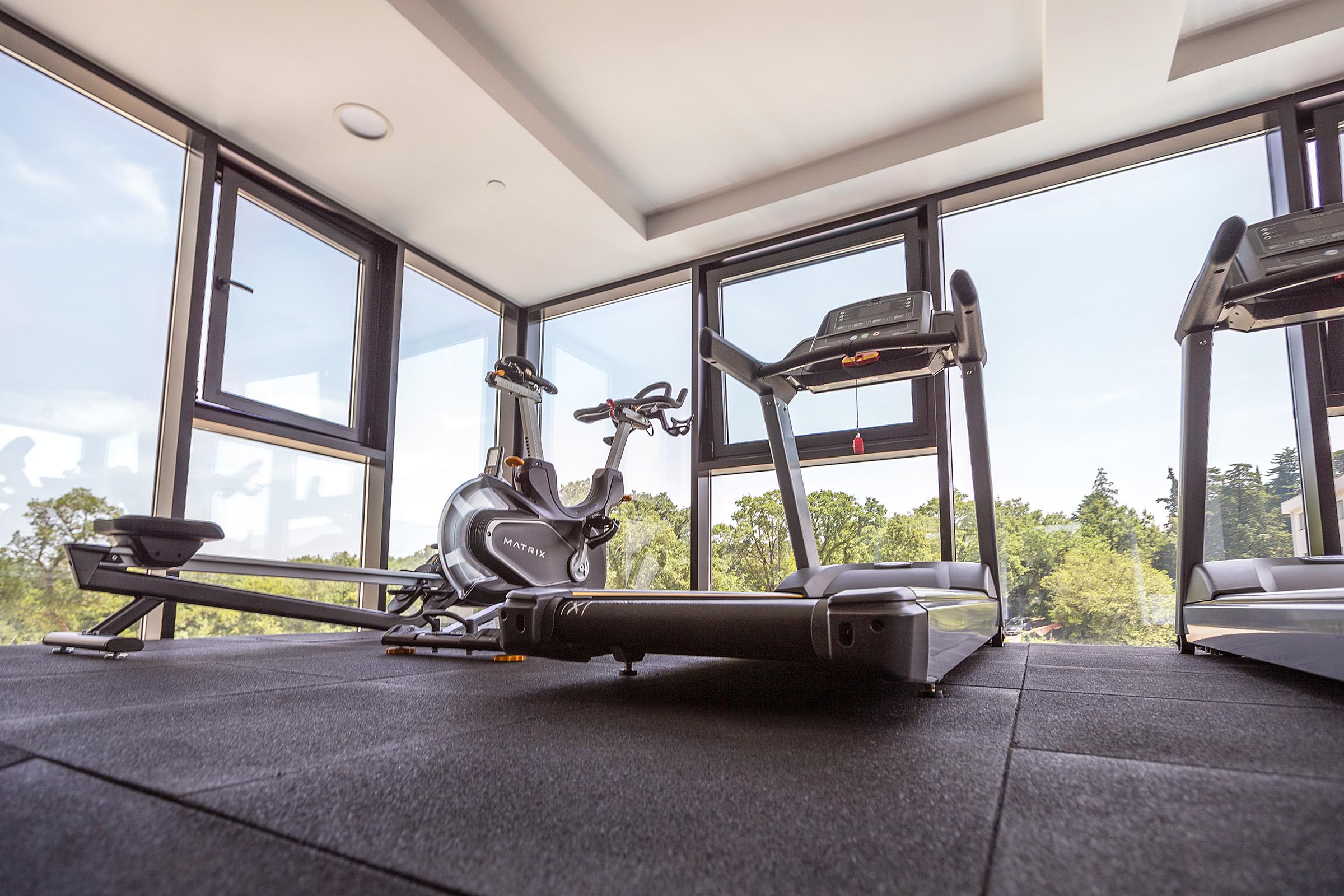 Luxury Hotel Riva Малинска Экстерьер фото The gym at the University of Roehampton